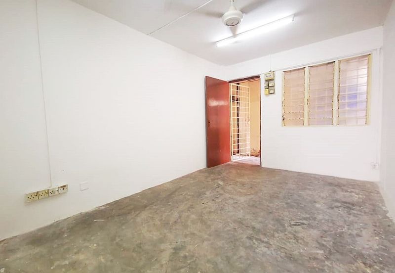 Flat Pandan Jaya Blok L13