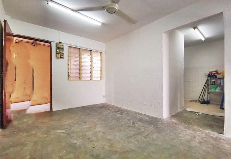 Flat Pandan Jaya Blok L13