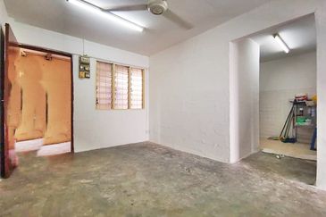 Flat Pandan Jaya Blok L13