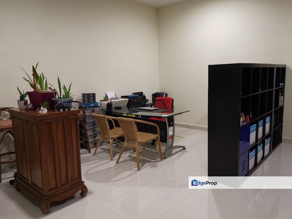 Semi-Detached Landed House For Sales: Cheras Bandar Sungai Long 2.5 Storey Semi-Detached Renovated and Well Maintained, Selangor, Kajang