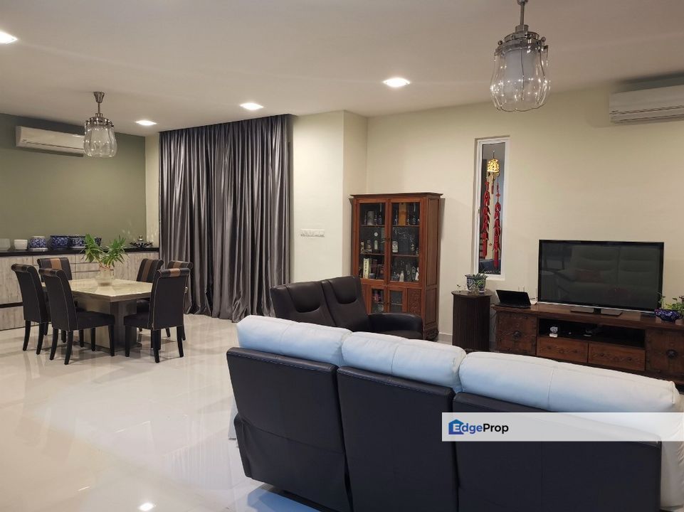 Semi-Detached Landed House For Sales: Cheras Bandar Sungai Long 2.5 Storey Semi-Detached Renovated and Well Maintained, Selangor, Kajang