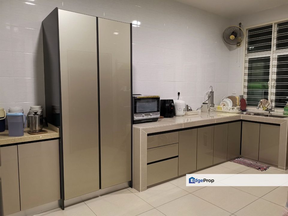 Semi-Detached Landed House For Sales: Cheras Bandar Sungai Long 2.5 Storey Semi-Detached Renovated and Well Maintained, Selangor, Kajang