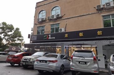 Facing main road, 3 stry shop for sale @ Puchong