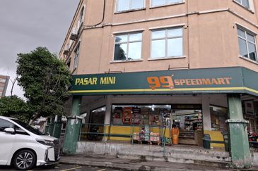Facing main road, 3 stry shop for sale @ Puchong