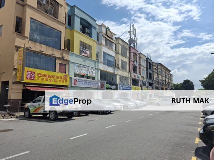 High traffic facing main road for rent at Puchong Utama , Selangor, Puchong