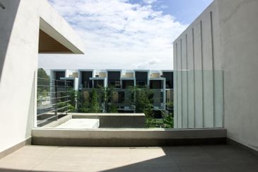 3.5-Storey Terrace for Sale Fields of Gold Villa Senja Taman Anggun Rawang