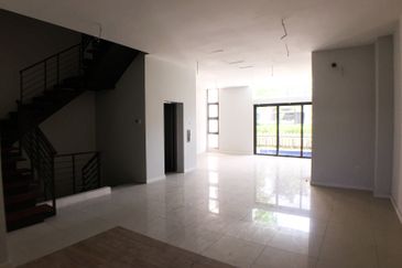 3.5-Storey Terrace for Sale Fields of Gold Villa Senja Taman Anggun Rawang