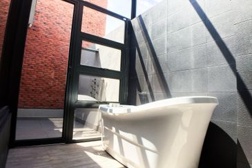 3.5-Storey Terrace for Sale Fields of Gold Villa Senja Taman Anggun Rawang