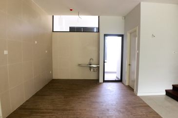 3.5-Storey Terrace for Sale Fields of Gold Villa Senja Taman Anggun Rawang