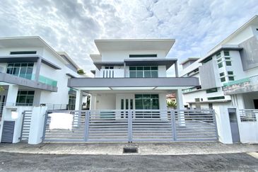 2-Storey End-lot Bungalow for Sale Ivory Heights Desa 8 Bandar Country Homes, Rawang