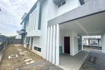 2-Storey End-lot Bungalow for Sale Ivory Heights Desa 8 Bandar Country Homes, Rawang