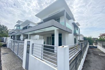 2-Storey End-lot Bungalow for Sale Ivory Heights Desa 8 Bandar Country Homes, Rawang