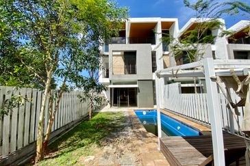 3.5-Storey End-lot Terrace for Sale Fields of Gold Villa Senja Rawang, Rawang