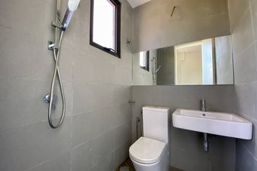 3.5-Storey End-lot Terrace for Sale Fields of Gold Villa Senja Rawang, Rawang