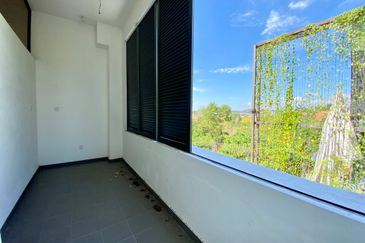 3.5-Storey End-lot Terrace for Sale Fields of Gold Villa Senja Rawang, Rawang