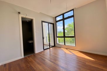 3.5-Storey End-lot Terrace for Sale Fields of Gold Villa Senja Rawang, Rawang