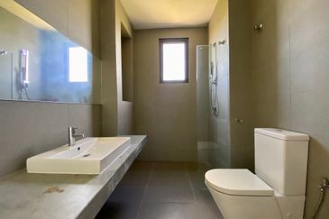 3.5-Storey End-lot Terrace for Sale Fields of Gold Villa Senja Rawang, Rawang