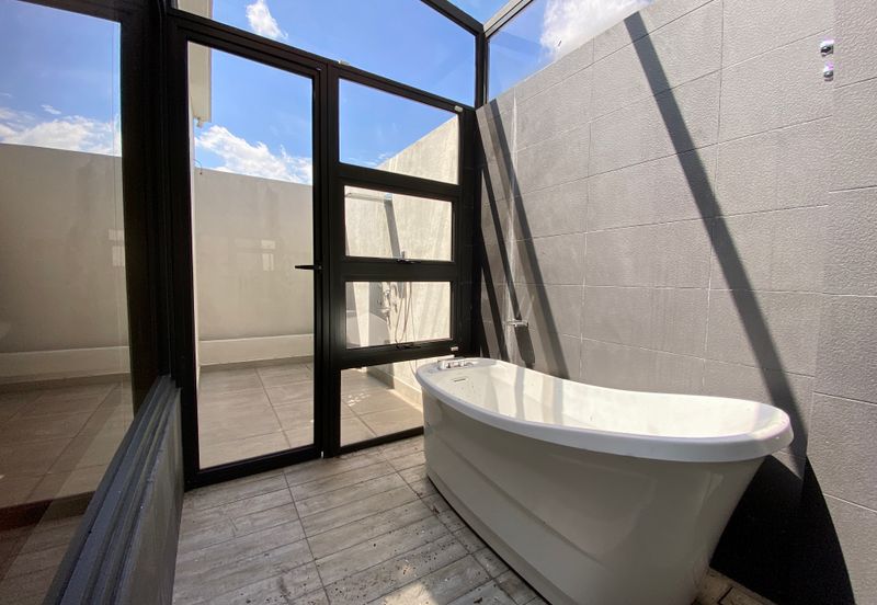 3.5-Storey End-lot Terrace for Sale Fields of Gold Villa Senja Rawang, Rawang