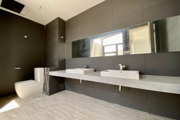 3.5-Storey End-lot Terrace for Sale Fields of Gold Villa Senja Rawang, Rawang