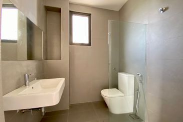 3.5-Storey End-lot Terrace for Sale Fields of Gold Villa Senja Rawang, Rawang