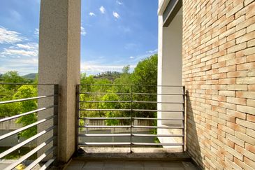 3.5-Storey End-lot Terrace for Sale Fields of Gold Villa Senja Rawang, Rawang