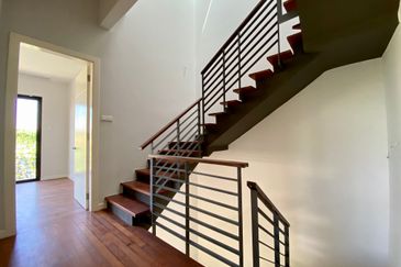 3.5-Storey End-lot Terrace for Sale Fields of Gold Villa Senja Rawang, Rawang