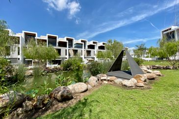 3.5-Storey End-lot Terrace for Sale Fields of Gold Villa Senja Rawang, Rawang