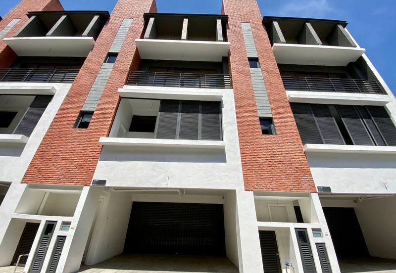 3.5-Storey End-lot Terrace for Sale Fields of Gold Villa Senja Rawang, Rawang