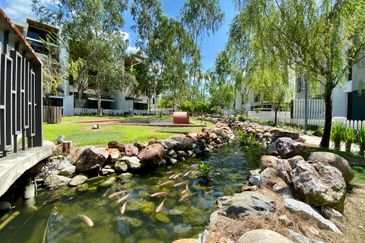 3.5-Storey End-lot Terrace for Sale Fields of Gold Villa Senja Rawang, Rawang