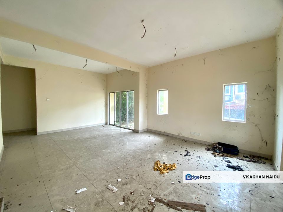 2-Storey Semi-D for Sale Taman Bukit Serdang Seksyen 5, Selangor, Seri Kembangan