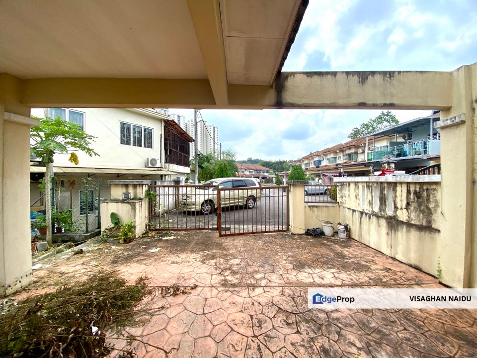 2-Storey Semi-D for Sale Taman Bukit Serdang Seksyen 5, Selangor, Seri Kembangan