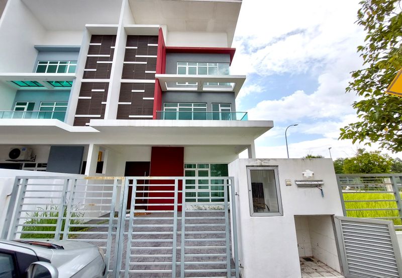3-Storey Terrace for Sale Serene Residence Rawang, Rawang