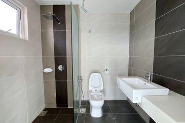 3-Storey Terrace for Sale Serene Residence Rawang, Rawang