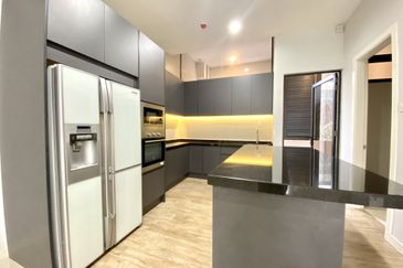 3.5-Storey End-lot Terrace for Sale Fields of Gold Villa Senja Rawang, Rawang