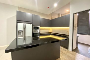 3.5-Storey End-lot Terrace for Sale Fields of Gold Villa Senja Rawang, Rawang