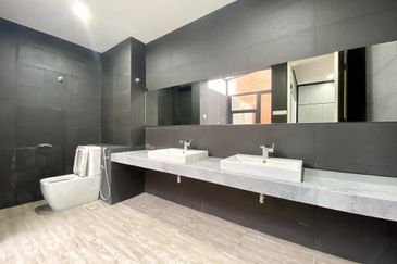 3.5-Storey End-lot Terrace for Sale Fields of Gold Villa Senja Rawang, Rawang