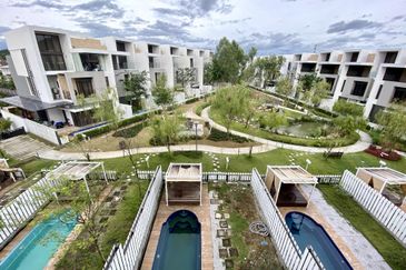 3.5-Storey End-lot Terrace for Sale Fields of Gold Villa Senja Rawang, Rawang