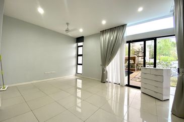 3.5-Storey End-lot Terrace for Sale Fields of Gold Villa Senja Rawang, Rawang