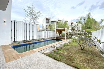 3.5-Storey End-lot Terrace for Sale Fields of Gold Villa Senja Rawang, Rawang