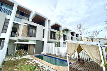 3.5-Storey End-lot Terrace for Sale Fields of Gold Villa Senja Rawang, Rawang