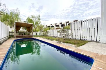 3.5-Storey End-lot Terrace for Sale Fields of Gold Villa Senja Rawang, Rawang