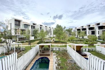 3.5-Storey End-lot Terrace for Sale Fields of Gold Villa Senja Rawang, Rawang