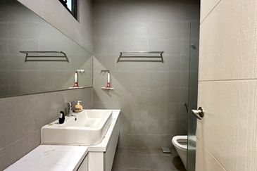 3.5-Storey Terrace for Sale Fields of Gold Villa Senja Rawang, Rawang