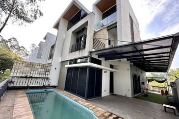 3.5-Storey Terrace for Sale Fields of Gold Villa Senja Rawang, Rawang