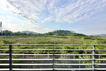 3.5-Storey Terrace for Sale Fields of Gold Villa Senja Rawang, Rawang