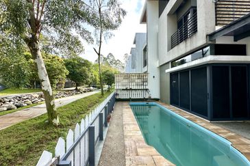 3.5-Storey Terrace for Sale Fields of Gold Villa Senja Rawang, Rawang
