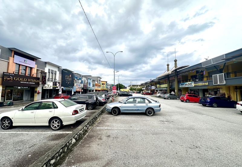 SU Mall Saujana Utama Sg Buloh