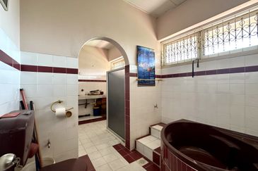 Jalan Bunga Anggerik 2/4 