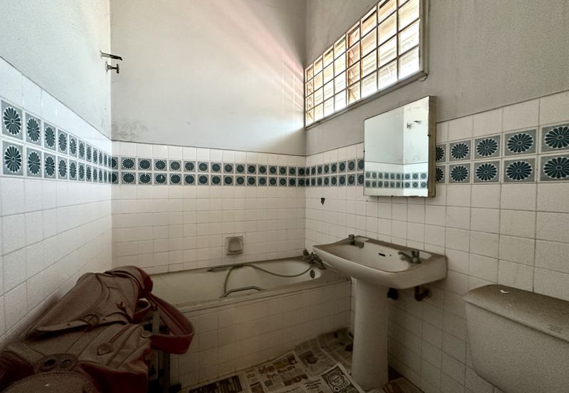 Jalan Bunga Anggerik 2/4 