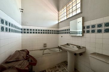 Jalan Bunga Anggerik 2/4 